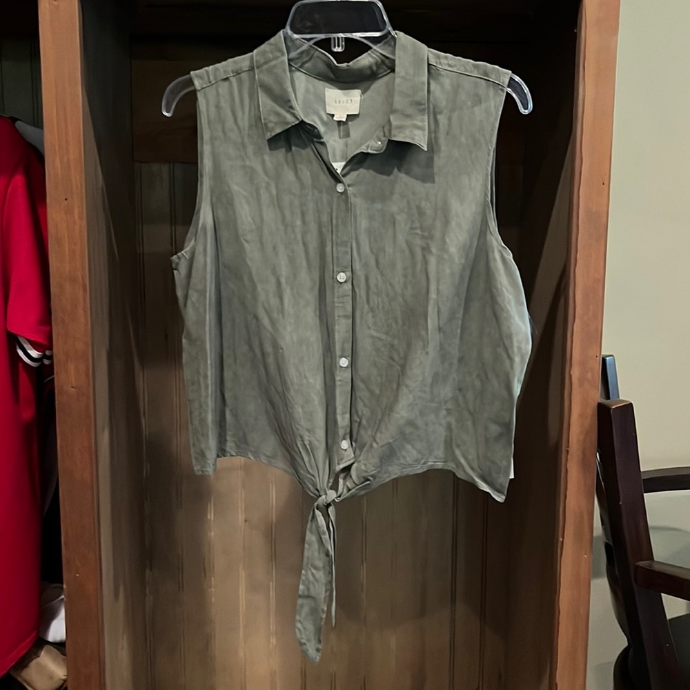 NWT Large olive crop top